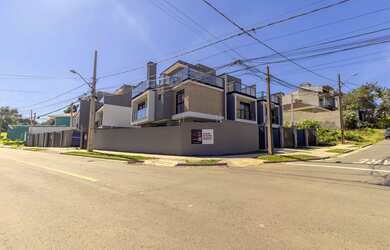 Imagem: A casa em condomínio possui 3 Dormitórios, 1 Suíte, 3 Banheiros