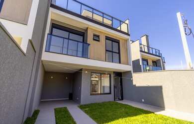 Imagem: A casa em condomínio possui 3 Dormitórios, 3 Suítes, 4 Banheiros