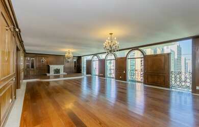 Imagem: O apartamento possui 3 Dormitórios, 3 Suítes, 5 Banheiros