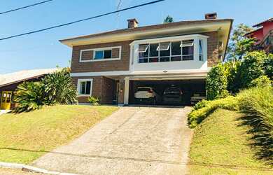 Imagem: A casa em condomínio possui 3 Dormitórios, 3 Suítes, 8 Banheiros