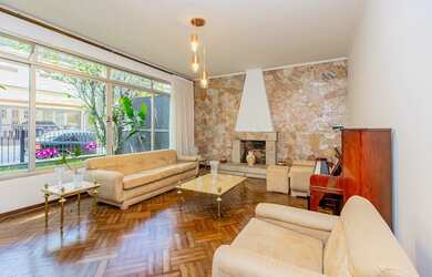 Imagem: A casa possui 3 Dormitórios, 1 Suíte, 3 Banheiros, 2 Vagas