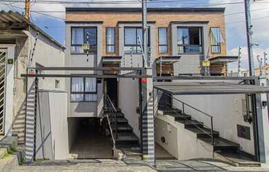 Imagem: A casa possui 3 Dormitórios, 3 Suítes, 6 Banheiros, 3 Vagas