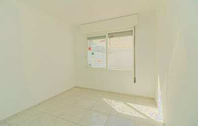 Imagem: O apartamento possui 2 Dormitórios, 1 Banheiro, 70m² de Área