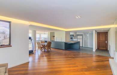 Imagem: O apartamento possui 3 Dormitórios, 3 Suítes, 10 Banheiros