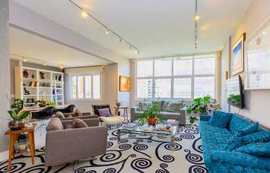 Imagem: O apartamento possui 2 Dormitórios, 1 Suíte, 3 Banheiros