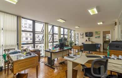 Imagem: A sala comercial possui 2 Banheiros, 87m² de Área Privada