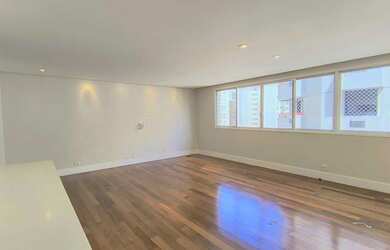 Imagem: O apartamento possui 4 Dormitórios, 1 Suíte, 2 Banheiros