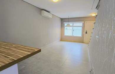 Imagem: A casa possui 2 Dormitórios, 1 Suíte, 1 Banheiro, 1 Vaga na