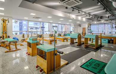 Imagem: A sala comercial possui 5 Vagas na garagem, 106m² de Área