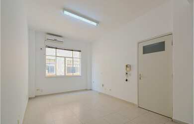 Imagem: A sala comercial possui 2 Banheiros, 75m² de Área Privada