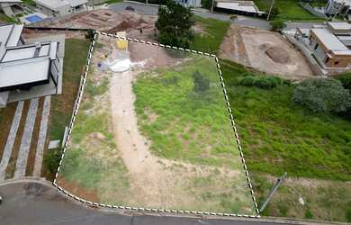 Imagem: O terreno possui 1047m² de Área Privada e está localizado