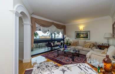 Imagem: O apartamento possui 4 Dormitórios, 4 Suítes, 6 Banheiros