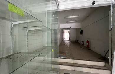 Imagem: A sala comercial possui 2 Banheiros, 200m² de Área Privada