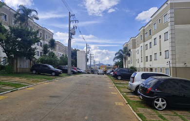 Imagem: O apartamento possui 2 Dormitórios, 1 Banheiro, 1 Vaga na garagem