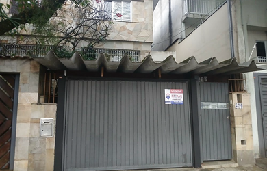 Imagem: A casa possui 4 Dormitórios, 2 Suítes, 5 Banheiros, 3 Vagas