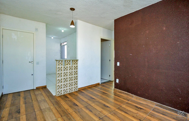 Imagem: O apartamento possui 2 Dormitórios, 1 Banheiro, 1 Vaga na garagem