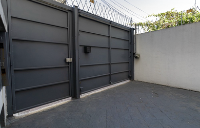 Imagem: A sala comercial possui 5 Banheiros, 2 Vagas na garagem, 300m²