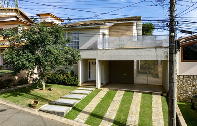 Imagem: A casa possui 3 Dormitórios, 1 Suíte, 5 Banheiros, 5 Vagas