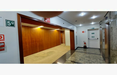 Imagem: A sala comercial possui 8 Banheiros, 10 Vagas na garagem, 438m²