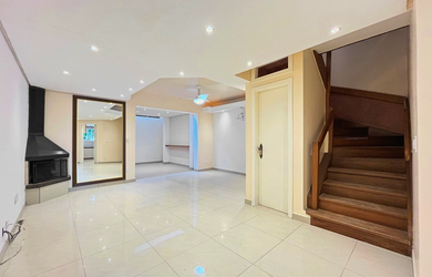 Imagem: A casa em condomínio possui 3 Dormitórios, 3 Suítes, 4 Banheiros