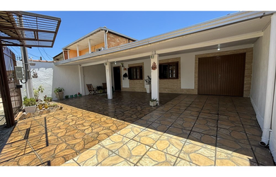 Imagem: A casa possui 2 Dormitórios, 1 Banheiro, 3 Vagas na garagem