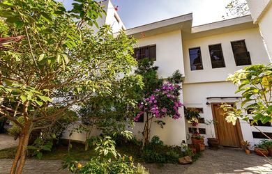 Imagem: A casa possui 4 Dormitórios, 4 Suítes, 6 Banheiros, 4 Vagas