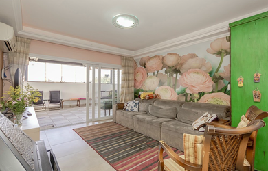 Imagem: O apartamento possui 3 Dormitórios, 2 Banheiros, 3 Vagas na