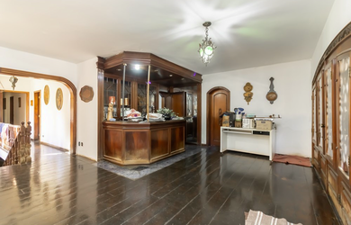 Imagem: A casa possui 4 Dormitórios, 4 Suítes, 5 Banheiros, 5 Vagas