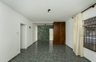 Imagem: A casa possui 3 Dormitórios, 1 Suíte, 5 Banheiros, 3 Vagas