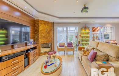 Imagem: A casa em condomínio possui 4 Dormitórios, 4 Suítes, 6 Banheiros