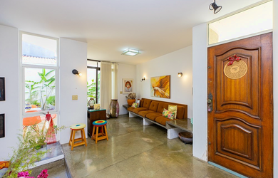 Imagem: A casa possui 3 Dormitórios, 3 Suítes, 5 Banheiros, 3 Vagas