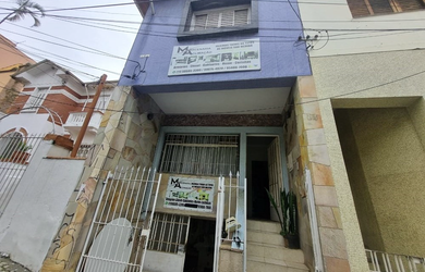 Imagem: A casa possui 3 Dormitórios, 2 Banheiros, 2 Vagas na garagem