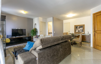 Imagem: O apartamento possui 2 Dormitórios, 1 Suíte, 3 Banheiros