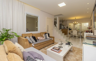 Imagem: A casa possui 3 Dormitórios, 3 Banheiros, 3 Vagas na garagem