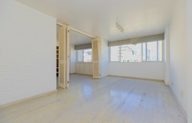 Imagem: O apartamento possui 2 Dormitórios, 1 Suíte, 2 Banheiros