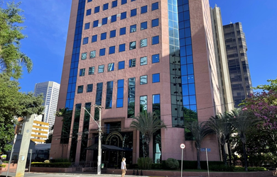 Imagem: A sala comercial possui 3 Banheiros, 3 Vagas na garagem, 101m²