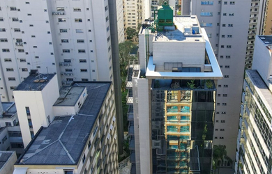 Imagem: A sala comercial possui 2 Banheiros, 2 Vagas na garagem e está