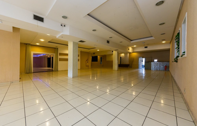 Imagem: A sala comercial possui 5 Banheiros, 20 Vagas na garagem, 754m²