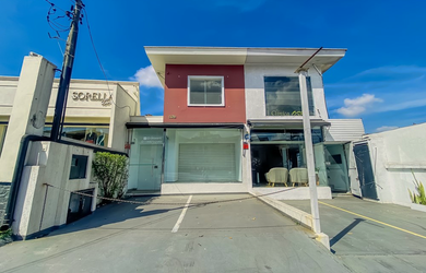 Imagem: A sala comercial possui 4 Banheiros, 1 Vaga na garagem e 234m²