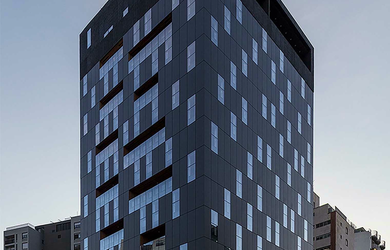 Imagem: A kitnet possui 1 Dormitório, 1 Suíte, 2 Banheiros, 1 Vaga