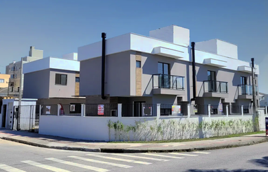 Imagem: A casa em condomínio possui 3 Dormitórios, 1 Suíte, 3 Banheiros