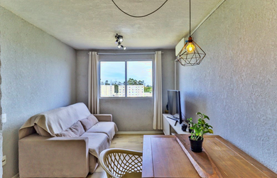 Imagem: O apartamento possui 2 Dormitórios, 1 Banheiro, 1 Vaga na garagem