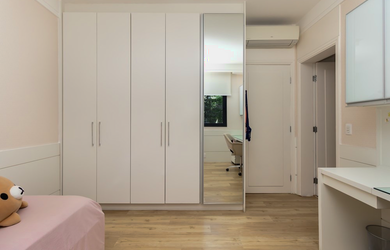 Imagem 4: Com 4 quartos espaçosos, sendo 2 suítes, este imóvel é perfeito para...