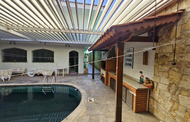 Imagem: A casa possui 4 Dormitórios, 3 Suítes, 6 Banheiros e Imóvel