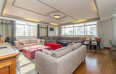 Imagem: O apartamento possui 5 Dormitórios, 2 Suítes, 4 Banheiros