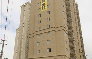 Imagem: O apartamento possui 2 Dormitórios, 1 Suíte, 2 Banheiros