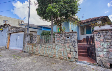 Imagem: A casa possui 2 Dormitórios, 1 Banheiro, 1 Vaga na garagem