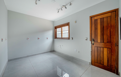 Imagem: A casa possui 3 Dormitórios, 1 Suíte, 4 Banheiros, 2 Vagas