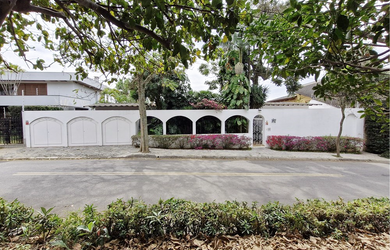 Imagem: A casa à venda possui 4 Dormitórios, 2 Suítes, 4 Banheiros
