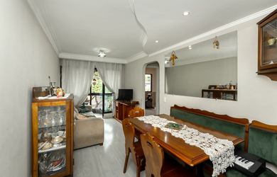 Imagem: O apartamento possui 2 Dormitórios, 1 Banheiro, 1 Vaga na garagem